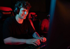 How Online Slot Communities Influence What Players Try Next.jpg